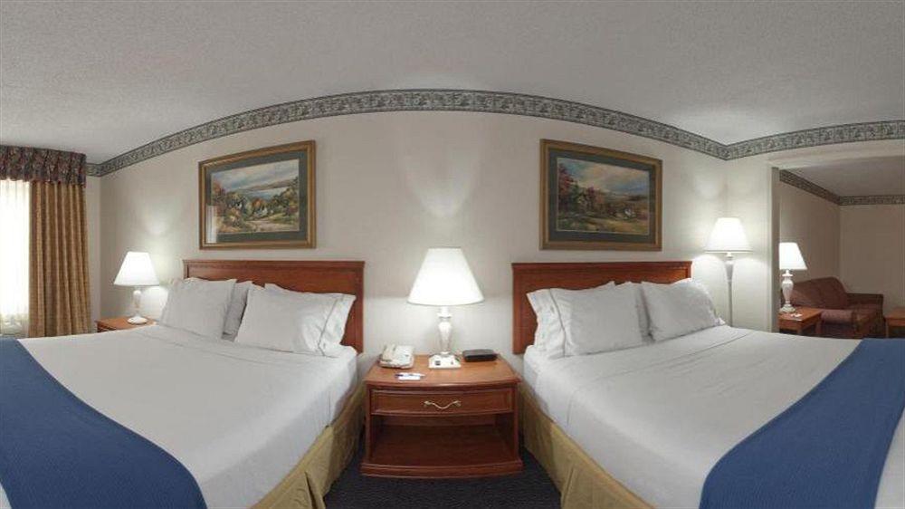 Holiday Inn Express Hotel & Suites Lancaster Extérieur photo