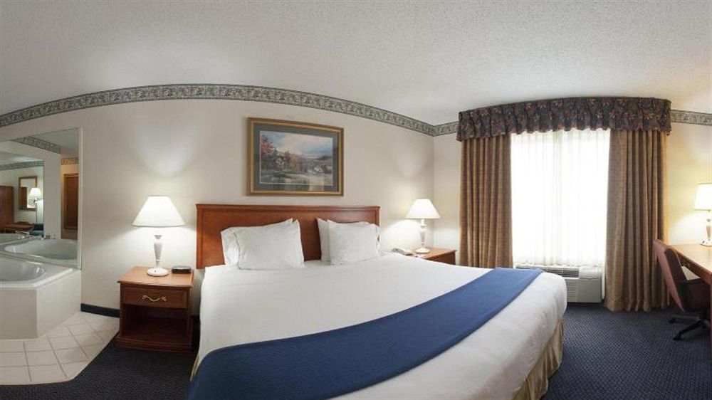 Holiday Inn Express Hotel & Suites Lancaster Extérieur photo